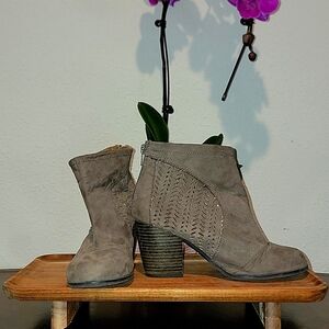 Qupid Grey booties 6.5
